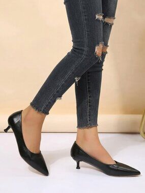 Size 7.5 Ladies Black Kitty Pointed Toe Heels